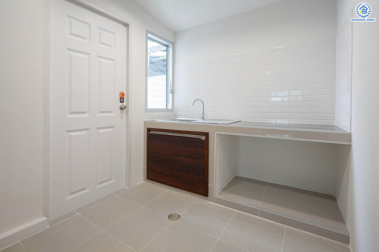 บ้านมือสองตกแต่งใหม่ ทาวน์โฮม 3 ชั้น ม.ทาวน์พลัส เพชรเกษม-บางแค เนื้อที่ 19.4 ตร.ว. ฟังก์ชัน 3 ห้องนอน 3 ห้องน้ำ จอดรถได้ 1 คัน รองรับทุกกิจกรรม บนทำเลเชื่อมต่อหลายเส้นทาง ใกล้จุดขึ้นทางด่วน "วงแหวน-กาญจนาภิเษก" และรถไฟฟ้าสายสีน้ำเงิน "สถานีบางแค"